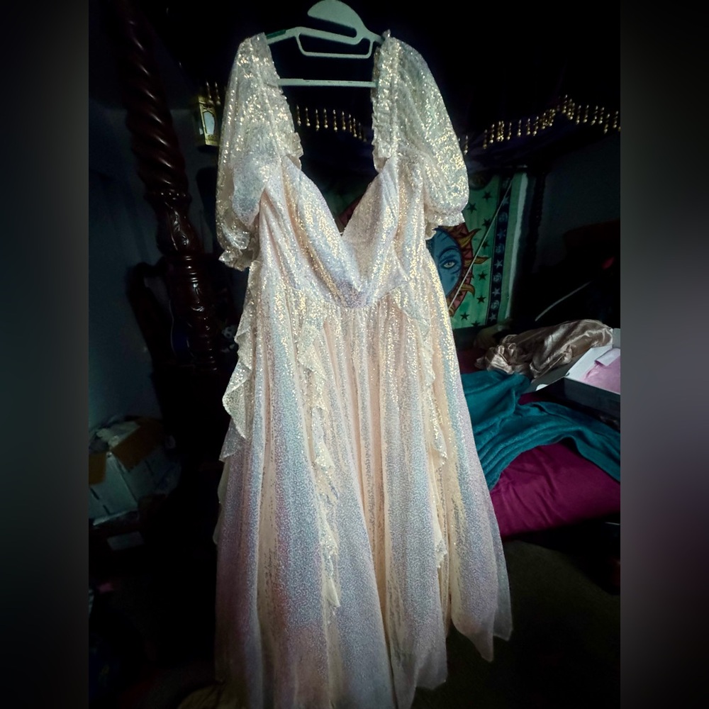 Song of Angels Chateau Gown - Picture 4 of 9